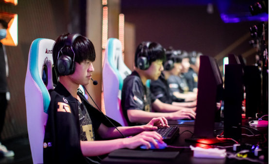 持高昂的斗 持高昂的斗